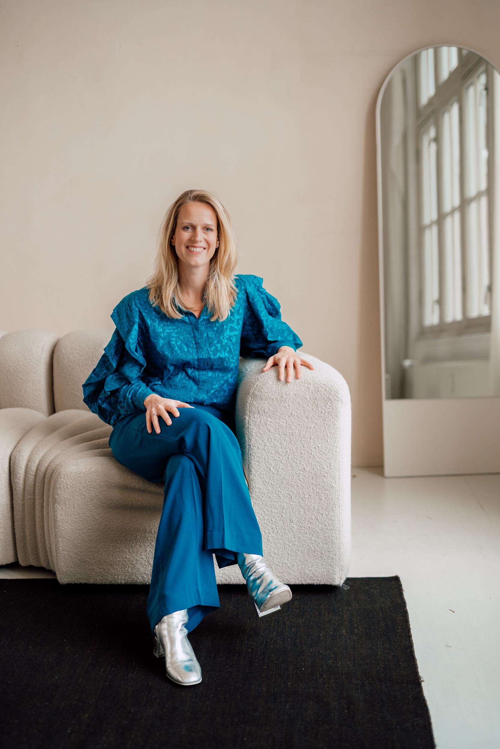 Femme_invest_Rommie08