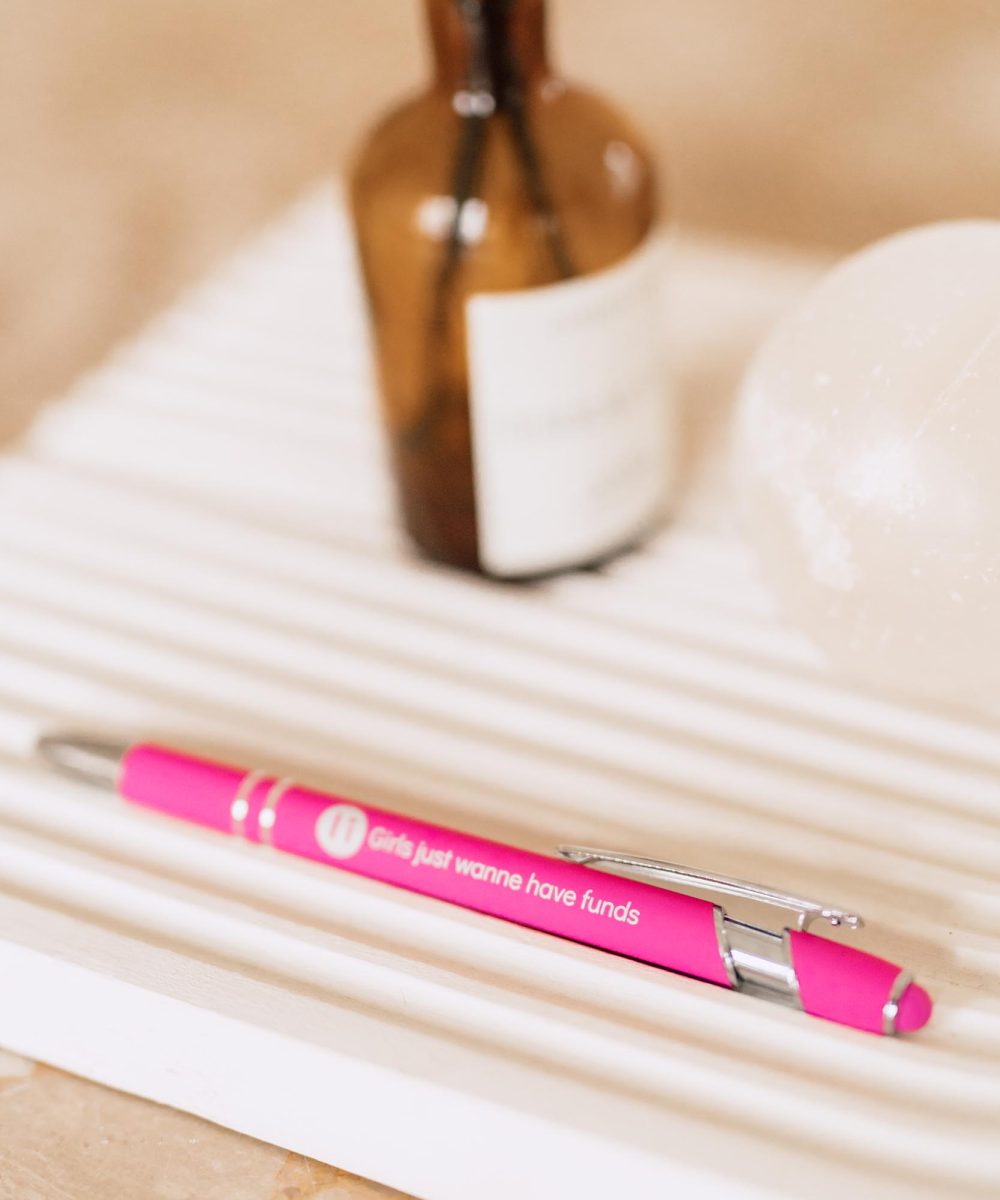 Femme_invest_Rommie14